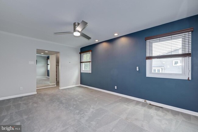 Building Photo - 1717 Country Club Dr