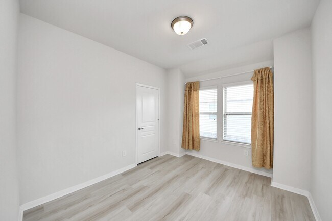 Building Photo - 5118 Kingship Ct