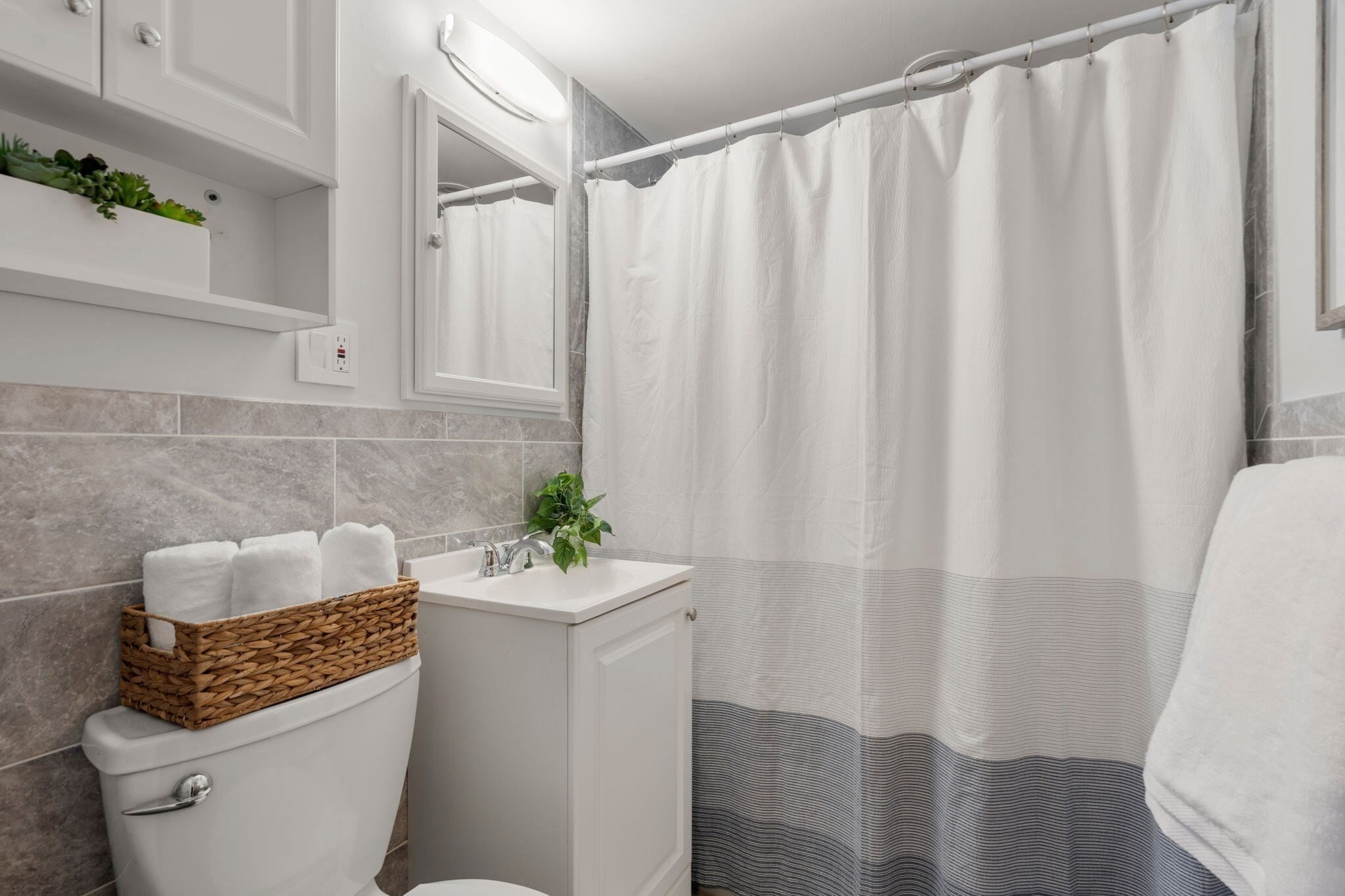 Building Photo - 32 Whitman Rd