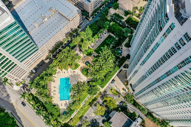 Building Photo - 347 N New River Dr E