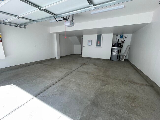 Building Photo - 5708 Melon Ct