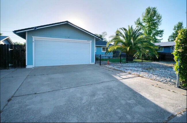 Building Photo - 3414 Francis Dr
