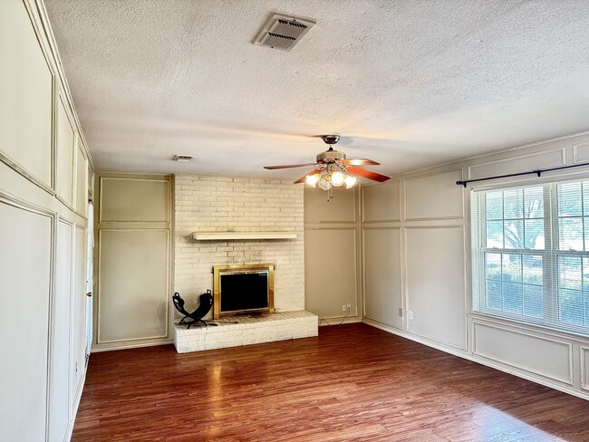 Building Photo - 2800 Shady Grove Dr