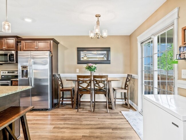 Building Photo - 543 Woodtrace Dr