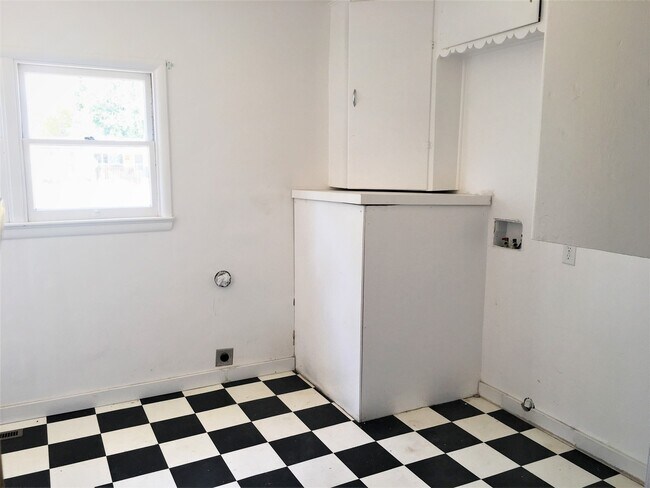 Building Photo - Affordable 3 bd, 2 bath home in the heart ...