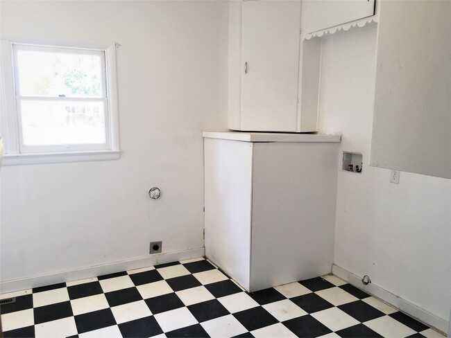 Building Photo - Affordable 3 bd, 2 bath home in the heart of Garden City just off Chinden & 39th.