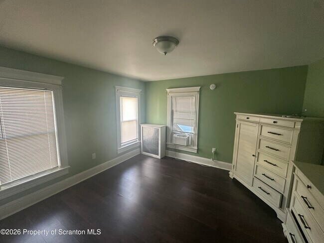 Building Photo - 916-918 Grandview St