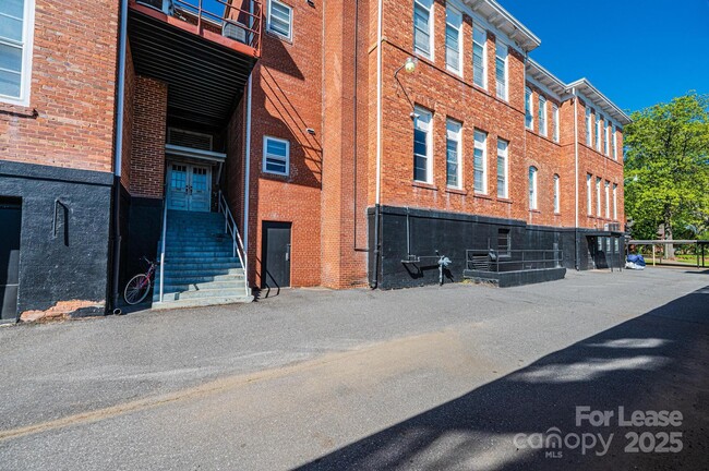Building Photo - 426 2nd Ave SE