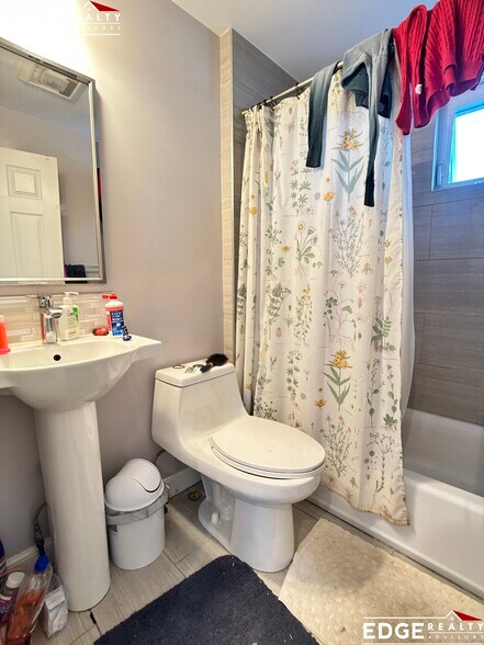 Building Photo - 83 Newbury St