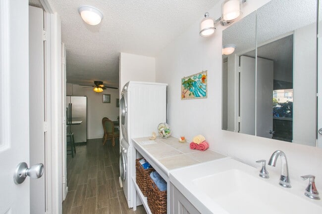 Building Photo - ONO Vista - Furnished / Eastside 1/1/1 pkg w/ courtyard