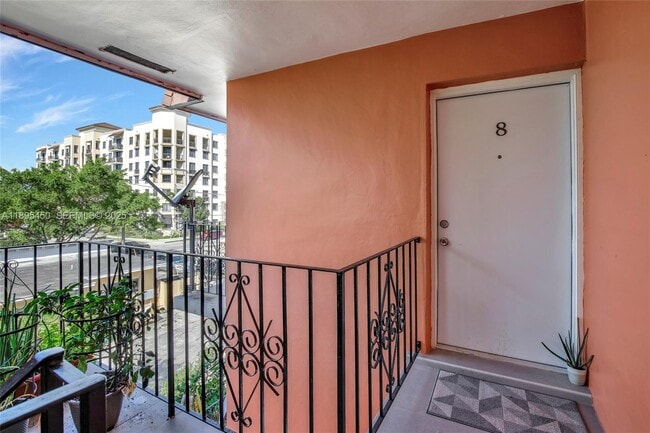 Building Photo - 458 SW 9th St