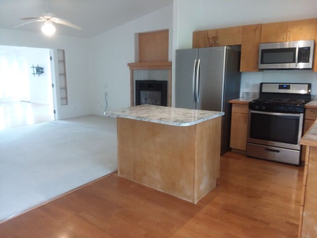 Building Photo - 64-5312 Iokua Place