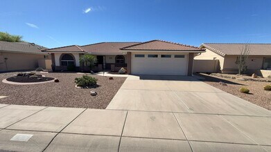 Building Photo - Sunland Springs Village