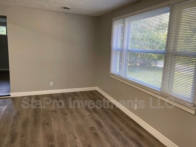 Building Photo - 122 Bellar Dr