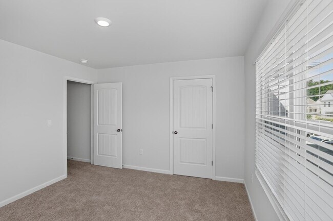Building Photo - 383 King Vlg