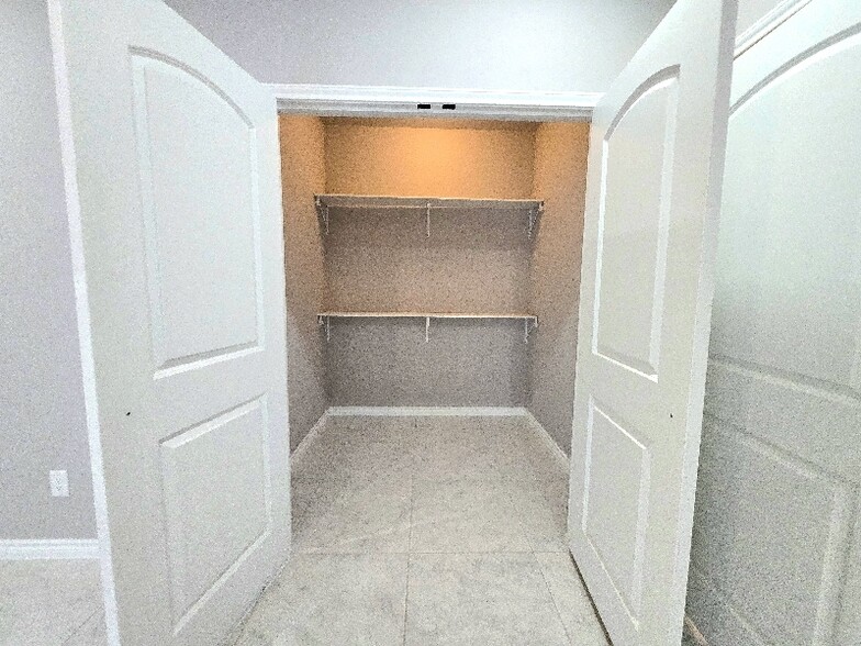 Building Photo - 2777 Chavarria St