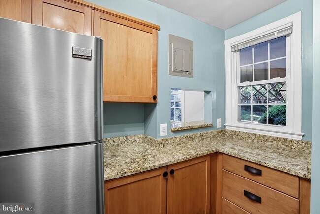 Building Photo - 2302 Colston Dr