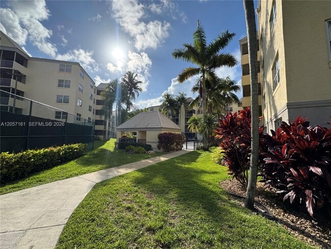 Building Photo - 8205 Lake Dr