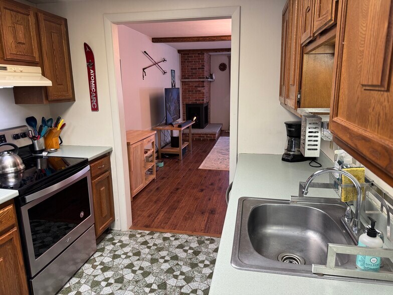 Building Photo - 663 Cherry Valley Rd