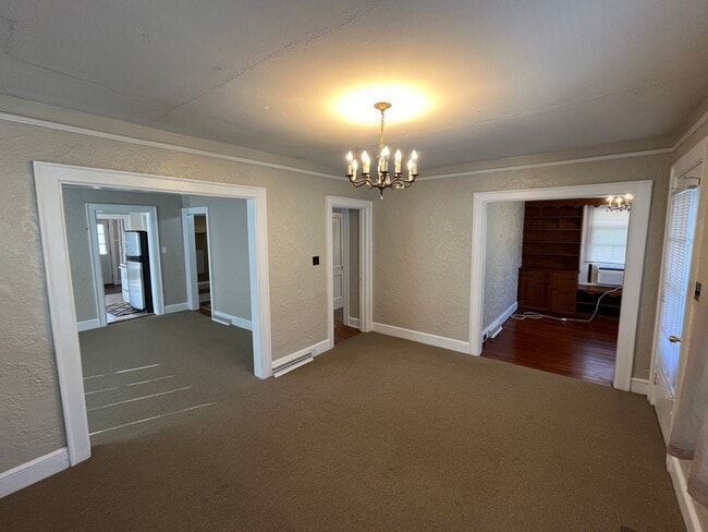 Building Photo - Charming 2-bedroom, 1-bathroom house