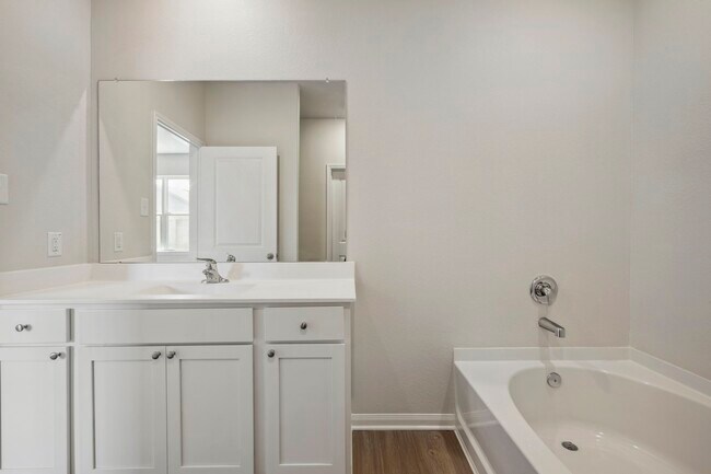 Building Photo - 335 Kingston Wy