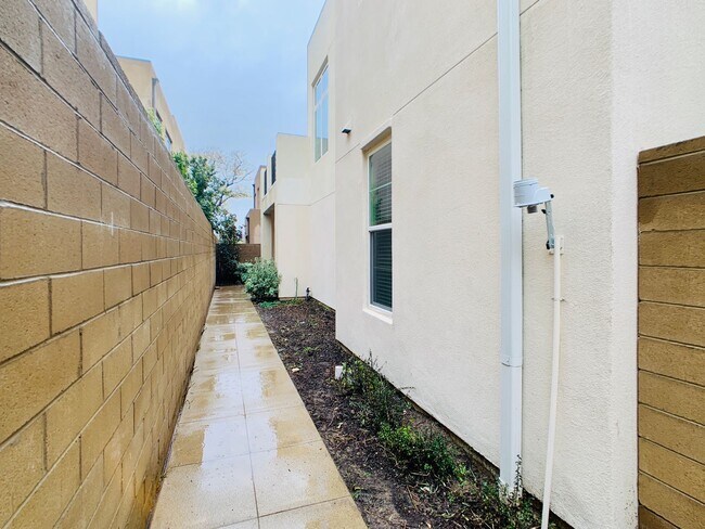 Building Photo - Modern 4BR Home in Irvine Great Park | Resort-Style Amenities & Top Schools