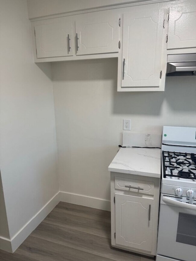 Interior Photo - 4011 W. 129th Street