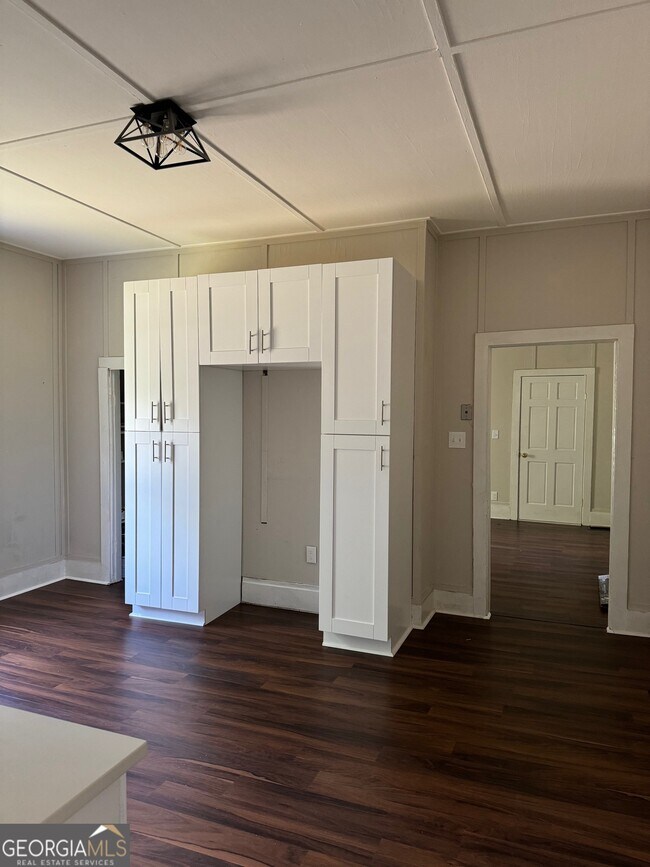 Building Photo - 18 S Broad St