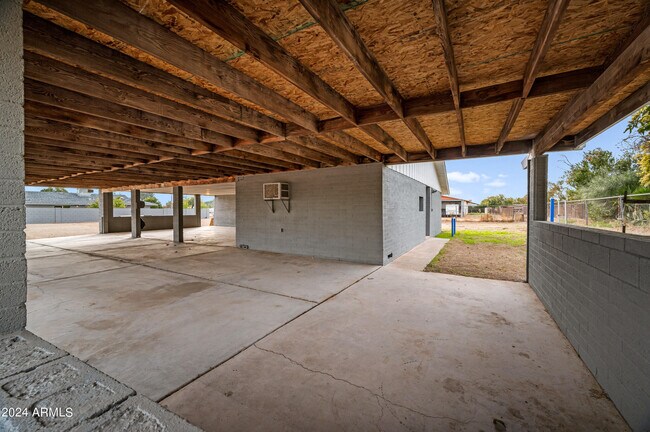 Building Photo - 4812 W Greenway Rd