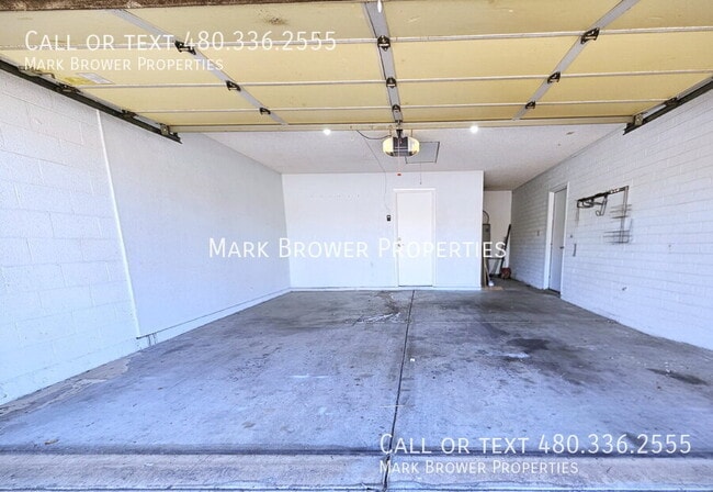 Building Photo - 643 W Medina Ave