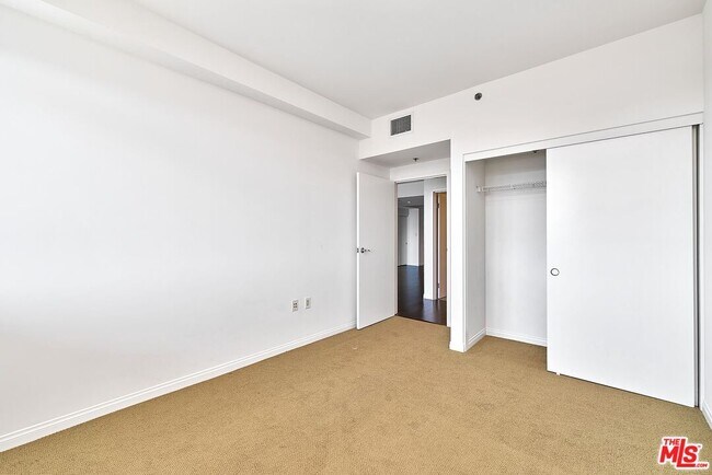 Building Photo - 3785 Wilshire Blvd