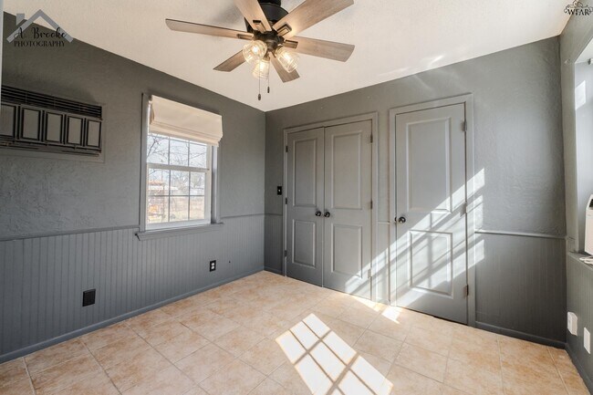 Building Photo - 3121 Sherwood Ln