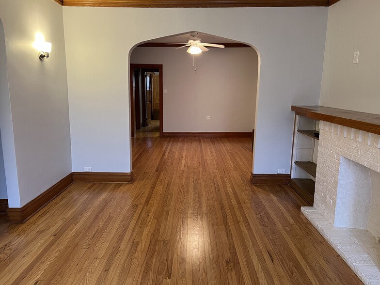 Building Photo - 5353 W Newport Ave