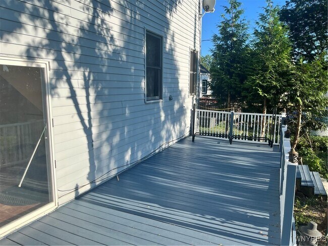 Building Photo - 206 Hillcrest Dr