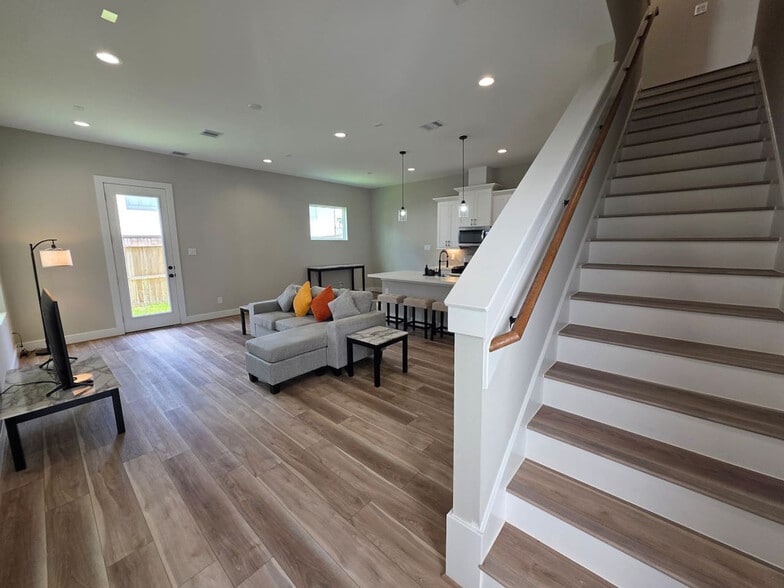 Building Photo - 8326 Curry Rd