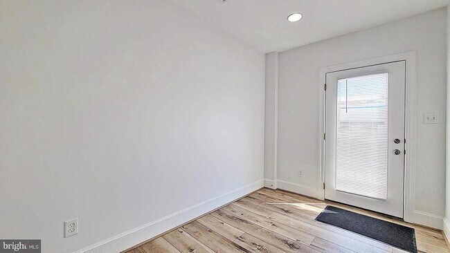 Building Photo - 1712 Mt Vernon Ave