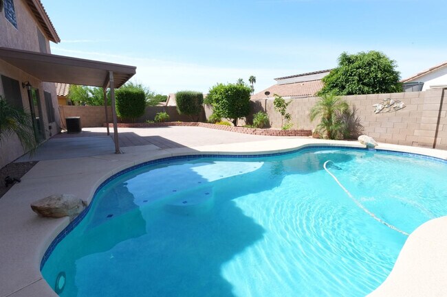 Building Photo - 16182 N 157th Dr