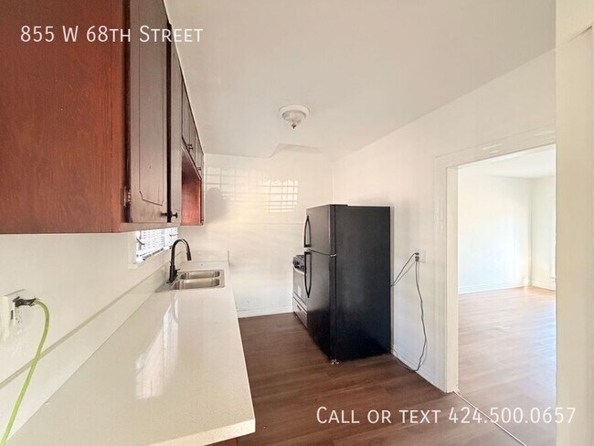 Building Photo - 855 W 68th St