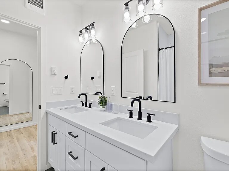 Building Photo - 6204 46th Ave S