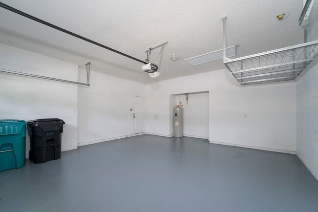 Building Photo - Cute and Spacious 3/2 Home with Bonus Room...