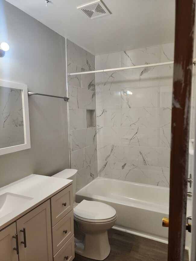 Building Photo - 3 Bedroom 2 Bath Brick Rancher in Mechanicsville!