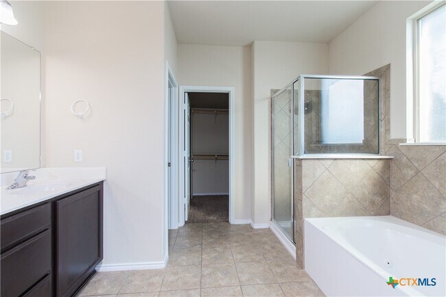 Building Photo - 1207 Fawn Lily Dr