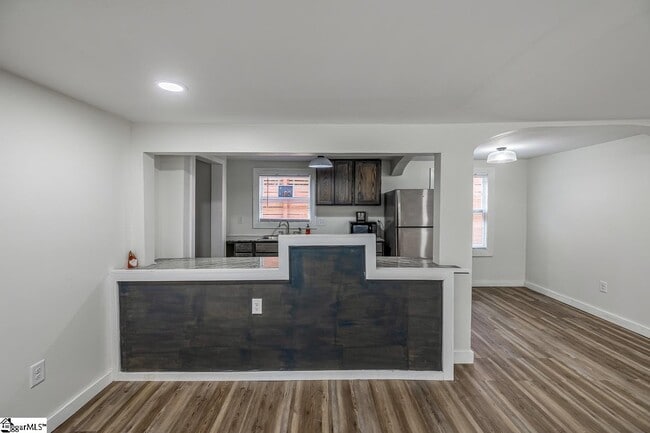 Building Photo - 530 Peronneau St