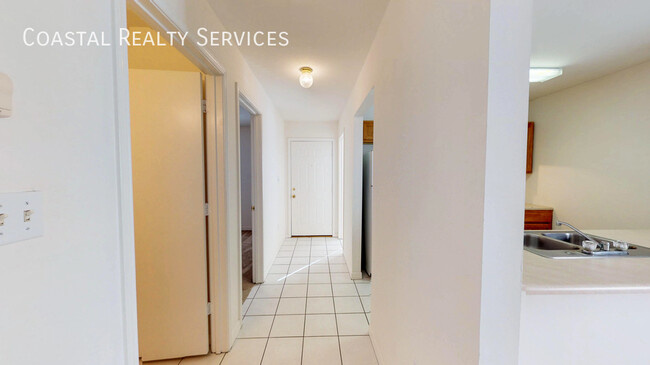 Building Photo - 895 Silverwood