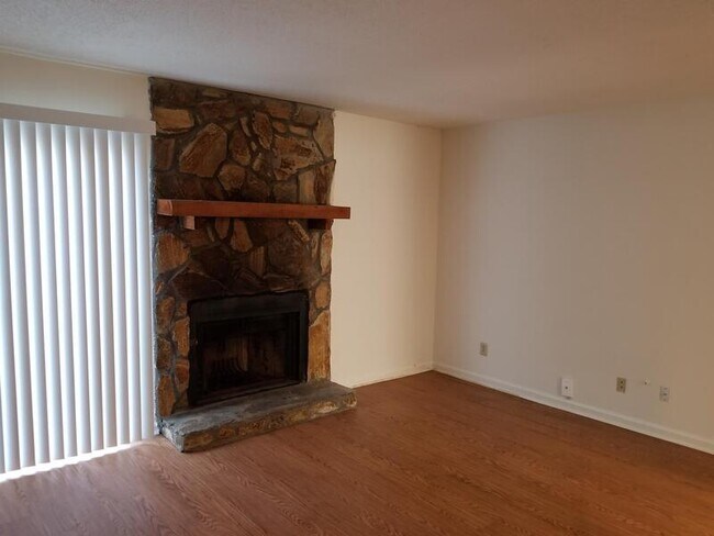 Building Photo - 6399 Baker Ct