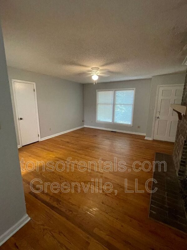 Building Photo - 100 Pinebrook Rd