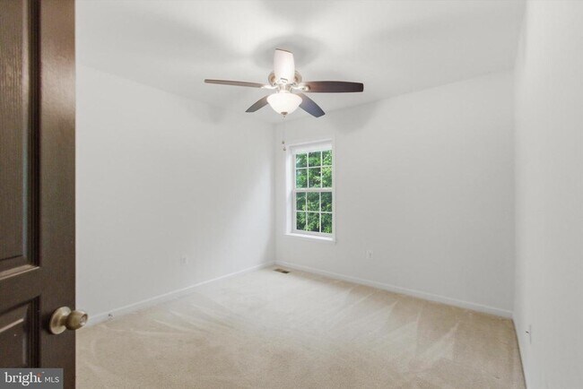 Building Photo - 7585 Holly Ridge Dr