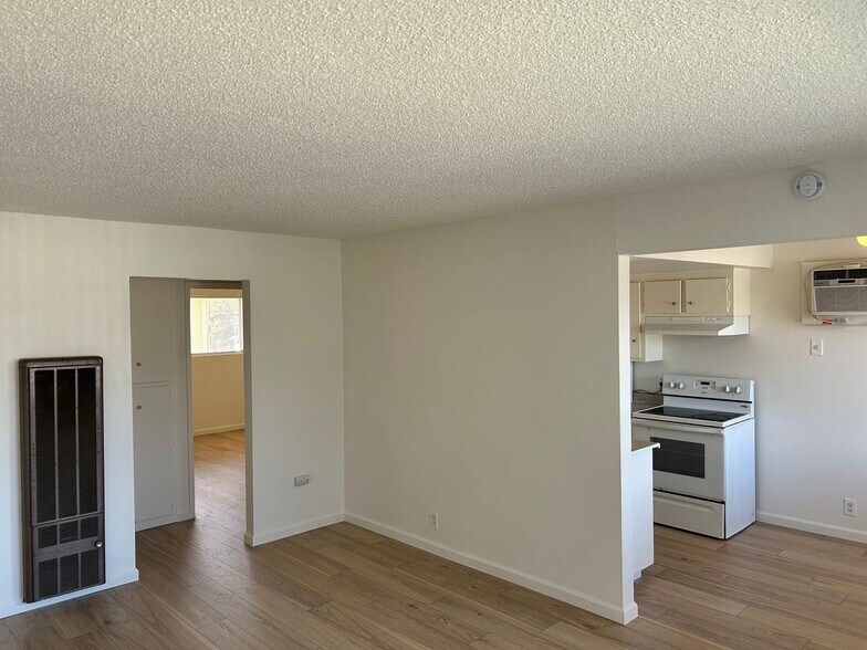 Building Photo - Maple 2