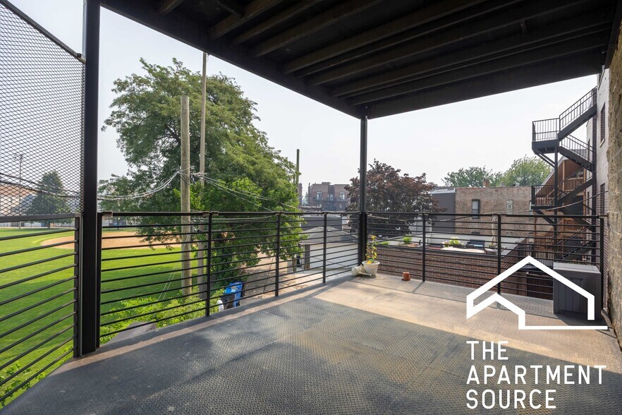 Building Photo - 3255 N Elston Ave