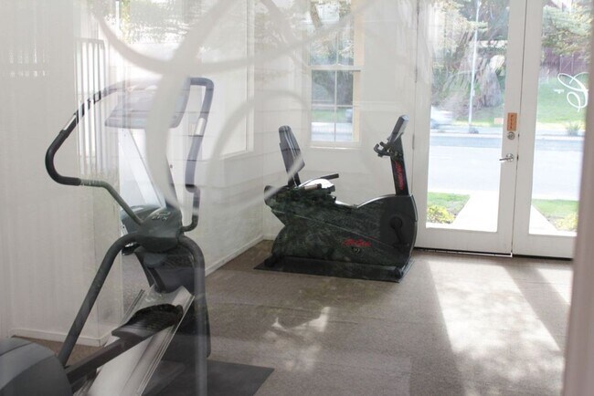 Building Photo - Ideal Location. .. Walk to Bart, Costco, S...